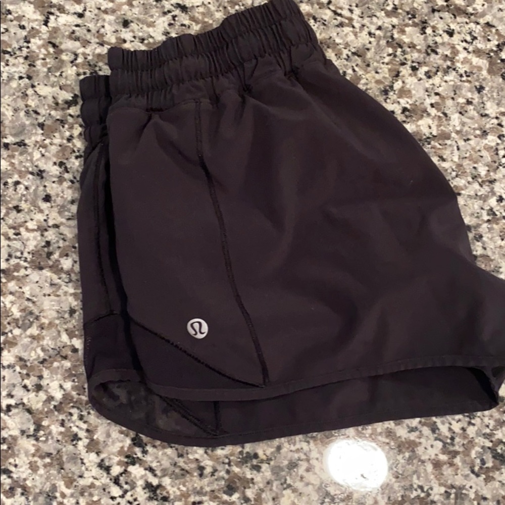 Lululemon hotty hot shorts size 8 2.5” inseam